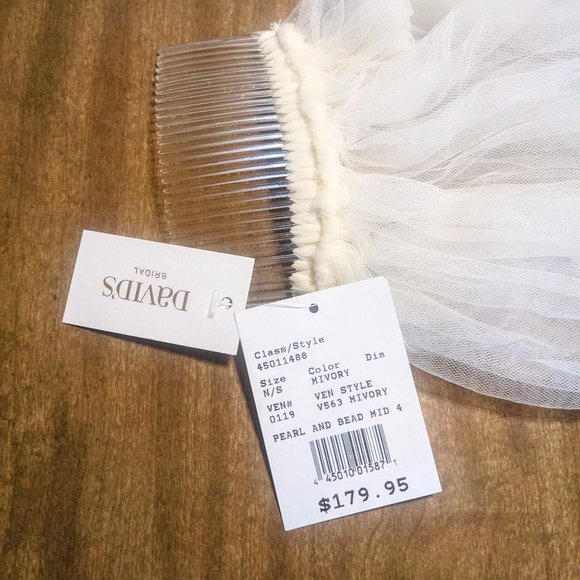 David's Bridal Pearl and Bead Veil V563 Ivory - Picture 12 of 15